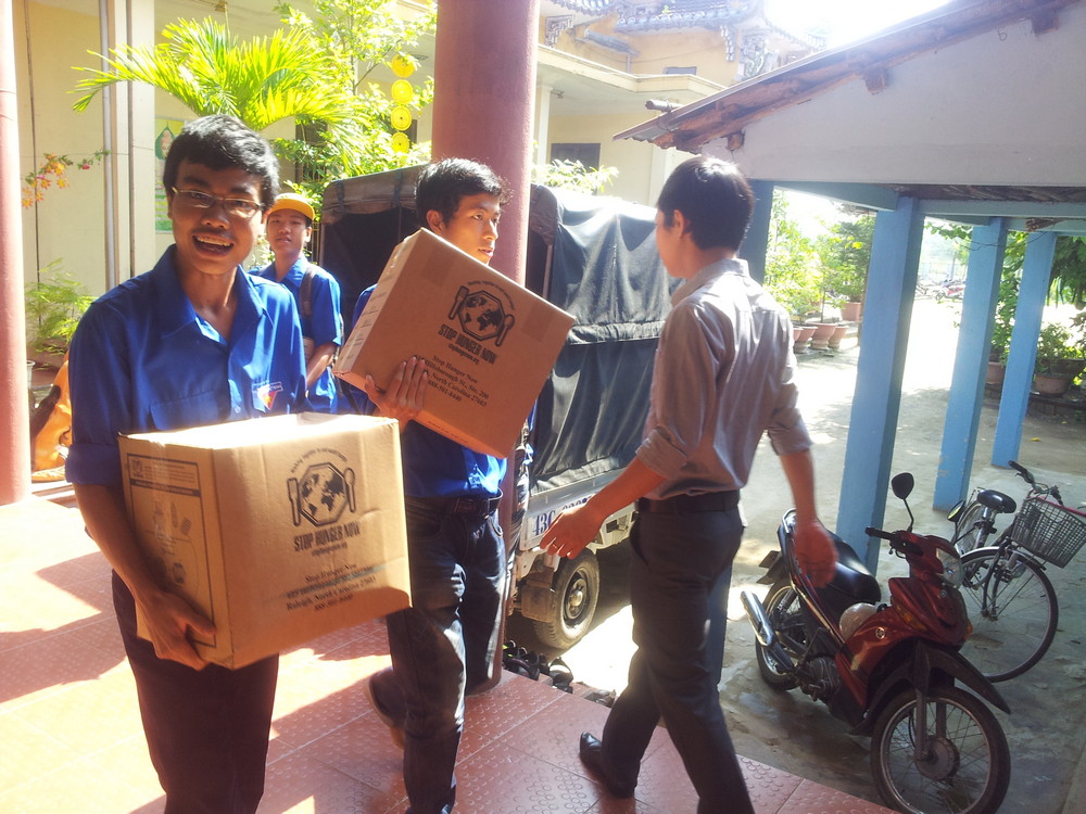 Đoàn trường đi từ thiện tại chùa Quảng Châu lần 2